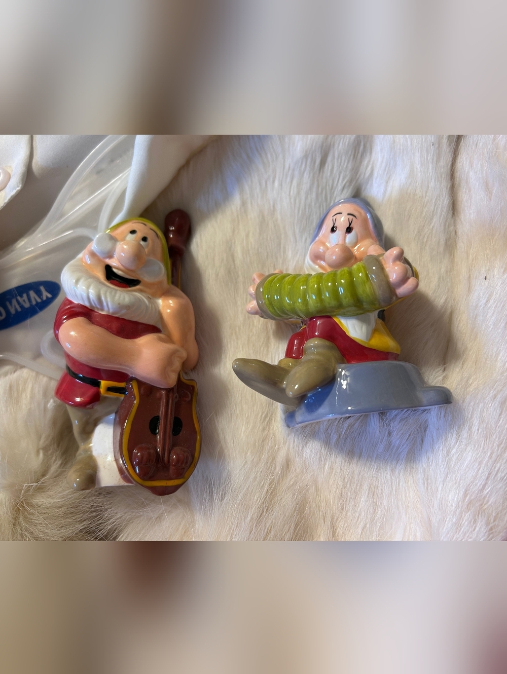 Disney Snow White Doc & Bashful Salt & Pepper Shakers Ceramic Set